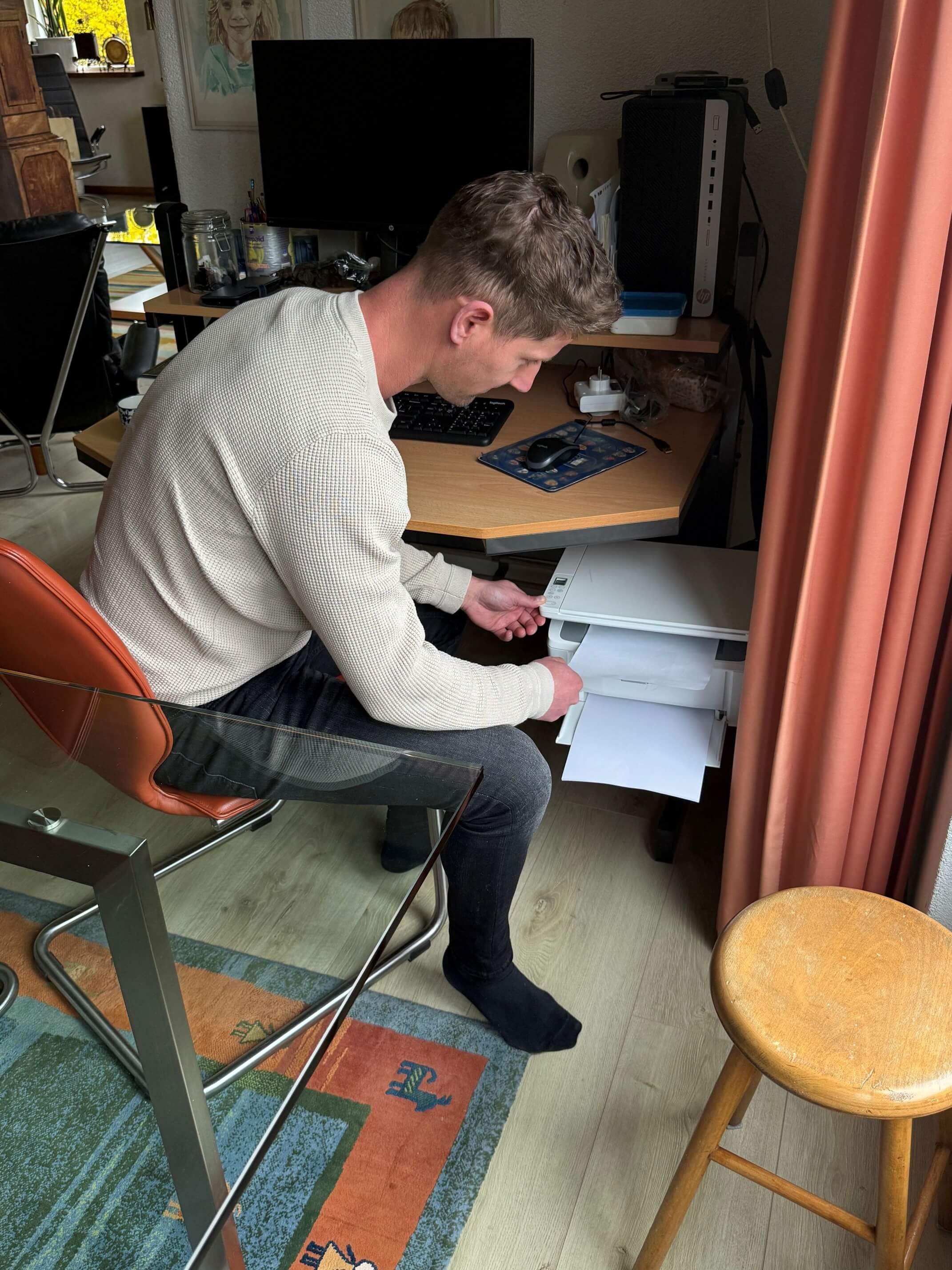 Steffen van DigiThuis helpt bij het installeren van een nieuwe printer en het oplossen van verbindingsproblemen